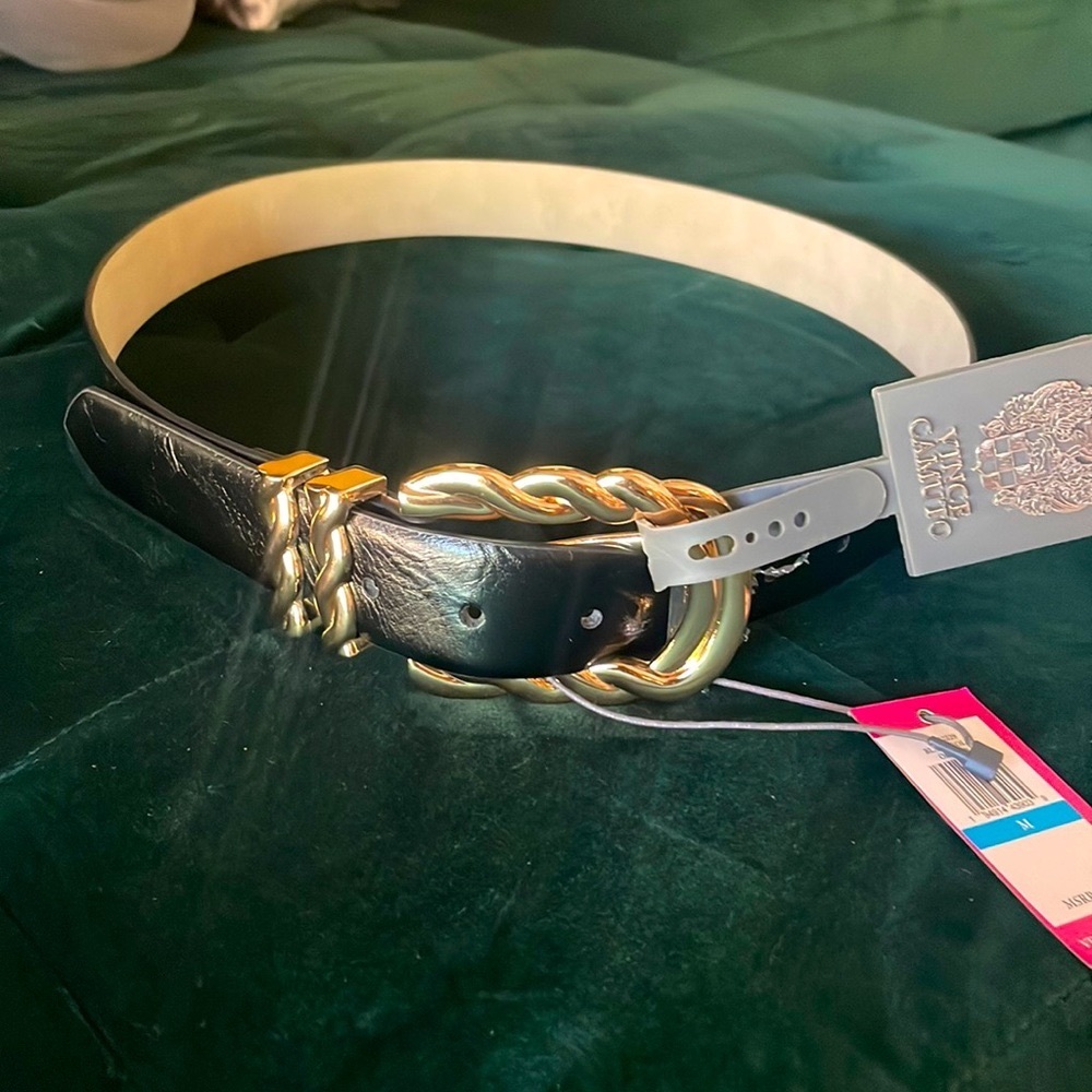 NWT Vince Camuto  black belt with beautiful gold buckle 🖤
